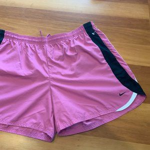 NWT Nike Women's Pink Shorts with pockets Size XL